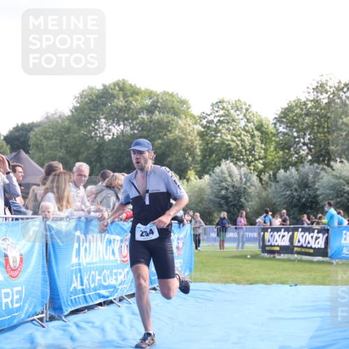 25.08.2024 - Elbe Triathlon Hamburg H.Heesch http://msf.ph/oto/6859549 25.08.2024 11:00:41 Ziel 254 meine-sportfotos.de