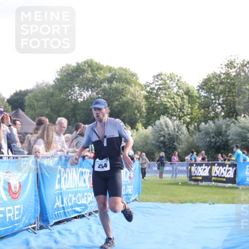 25.08.2024 - Elbe Triathlon Hamburg H.Heesch http://msf.ph/oto/6859553 25.08.2024 11:00:41 Ziel 254 meine-sportfotos.de