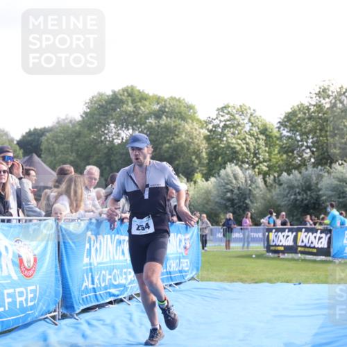 25.08.2024 - Elbe Triathlon Hamburg H.Heesch http://msf.ph/oto/6859559 25.08.2024 11:00:41 Ziel 254 meine-sportfotos.de