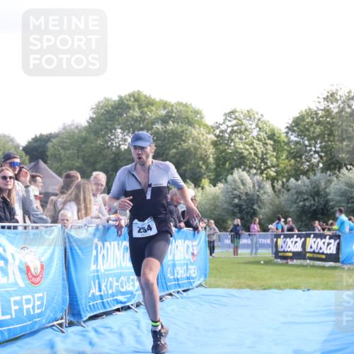 25.08.2024 - Elbe Triathlon Hamburg H.Heesch http://msf.ph/oto/6859562 25.08.2024 11:00:41 Ziel 254 meine-sportfotos.de