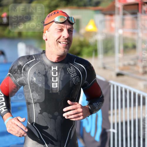 25.08.2024 - Elbe Triathlon Hamburg H.Heesch http://msf.ph/oto/6859568 25.08.2024 09:11:47 Schwimmen 424 meine-sportfotos.de