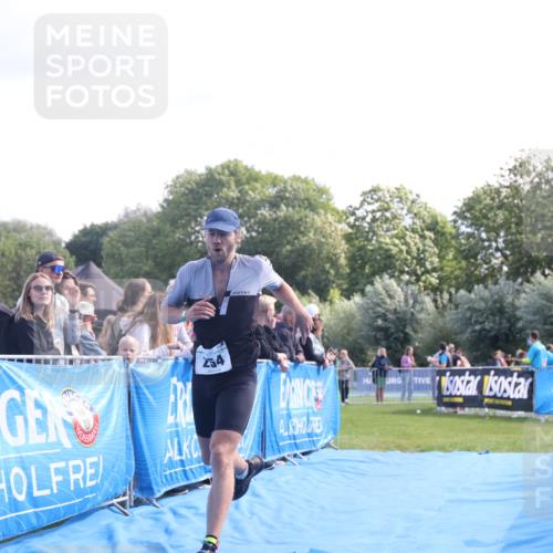 25.08.2024 - Elbe Triathlon Hamburg H.Heesch http://msf.ph/oto/6859569 25.08.2024 11:00:41 Ziel 254 meine-sportfotos.de