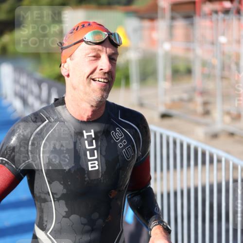 25.08.2024 - Elbe Triathlon Hamburg H.Heesch http://msf.ph/oto/6859579 25.08.2024 09:11:47 Schwimmen 424 meine-sportfotos.de