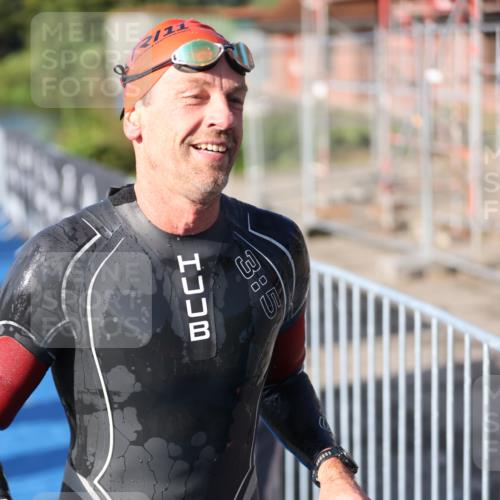 25.08.2024 - Elbe Triathlon Hamburg H.Heesch http://msf.ph/oto/6859585 25.08.2024 09:11:47 Schwimmen 424 meine-sportfotos.de
