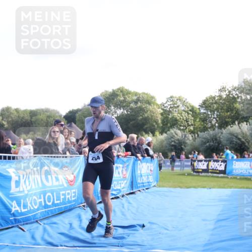 25.08.2024 - Elbe Triathlon Hamburg H.Heesch http://msf.ph/oto/6859588 25.08.2024 11:00:41 Ziel 254 meine-sportfotos.de