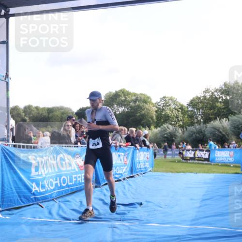 25.08.2024 - Elbe Triathlon Hamburg H.Heesch http://msf.ph/oto/6859592 25.08.2024 11:00:41 Ziel 254 meine-sportfotos.de