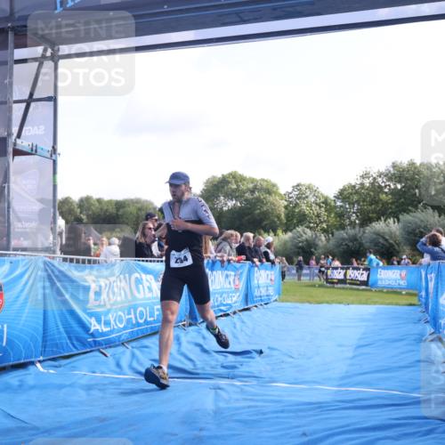 25.08.2024 - Elbe Triathlon Hamburg H.Heesch http://msf.ph/oto/6859597 25.08.2024 11:00:41 Ziel 254 meine-sportfotos.de