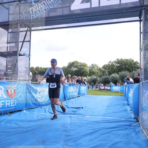 25.08.2024 - Elbe Triathlon Hamburg H.Heesch http://msf.ph/oto/6859612 25.08.2024 11:00:42 Ziel 254 meine-sportfotos.de