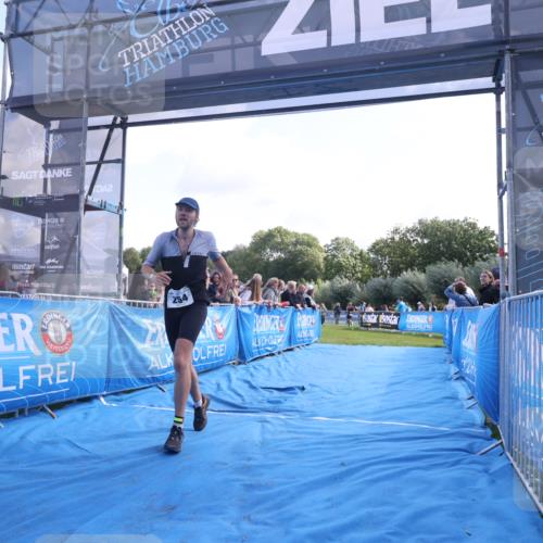 25.08.2024 - Elbe Triathlon Hamburg H.Heesch http://msf.ph/oto/6859621 25.08.2024 11:00:42 Ziel 254 meine-sportfotos.de