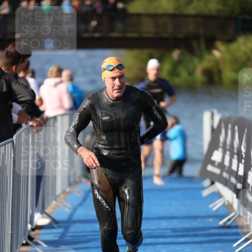 25.08.2024 - Elbe Triathlon Hamburg H.Heesch http://msf.ph/oto/6859628 25.08.2024 09:13:16 Schwimmen 220, 410, 443 meine-sportfotos.de