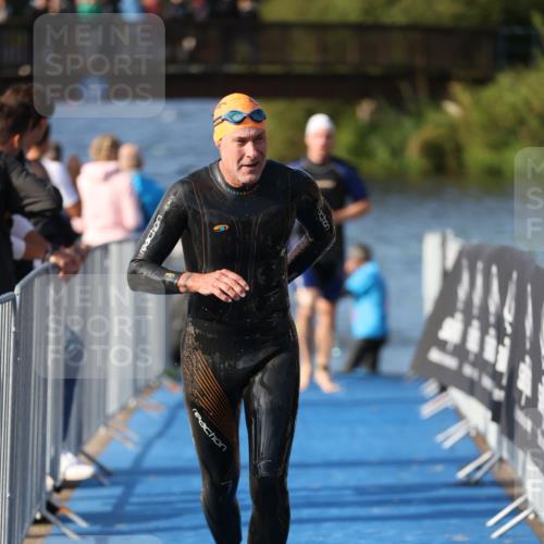 25.08.2024 - Elbe Triathlon Hamburg H.Heesch http://msf.ph/oto/6859637 25.08.2024 09:13:16 Schwimmen 220, 410, 443 meine-sportfotos.de