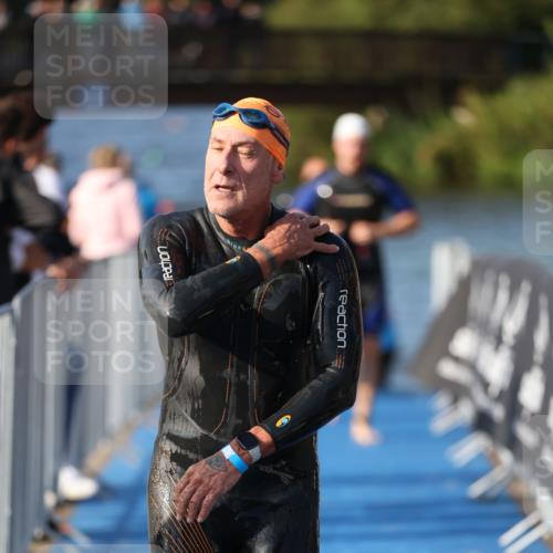 25.08.2024 - Elbe Triathlon Hamburg H.Heesch http://msf.ph/oto/6859656 25.08.2024 09:13:18 Schwimmen 220, 342, 410, 443 meine-sportfotos.de