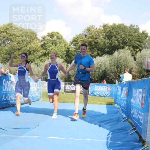 25.08.2024 - Elbe Triathlon Hamburg H.Heesch http://msf.ph/oto/6859673 25.08.2024 16:34:41 Ziel  meine-sportfotos.de