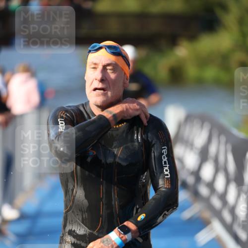 25.08.2024 - Elbe Triathlon Hamburg H.Heesch http://msf.ph/oto/6859690 25.08.2024 09:13:18 Schwimmen 220, 342, 410, 443 meine-sportfotos.de