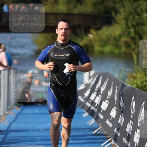 25.08.2024 - Elbe Triathlon Hamburg H.Heesch http://msf.ph/oto/6859704 25.08.2024 09:13:20 Schwimmen 220, 342, 410, 443 meine-sportfotos.de