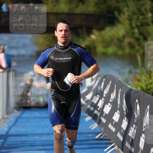 25.08.2024 - Elbe Triathlon Hamburg H.Heesch http://msf.ph/oto/6859713 25.08.2024 09:13:20 Schwimmen 220, 342, 410, 443 meine-sportfotos.de
