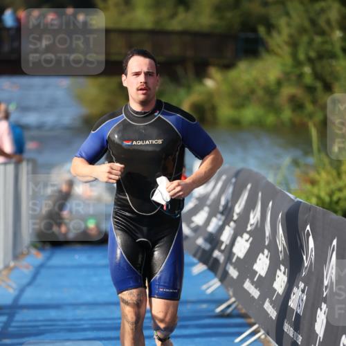 25.08.2024 - Elbe Triathlon Hamburg H.Heesch http://msf.ph/oto/6859715 25.08.2024 09:13:21 Schwimmen 220, 342, 410, 443 meine-sportfotos.de