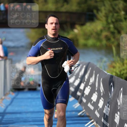 25.08.2024 - Elbe Triathlon Hamburg H.Heesch http://msf.ph/oto/6859726 25.08.2024 09:13:21 Schwimmen 220, 342, 410, 443 meine-sportfotos.de