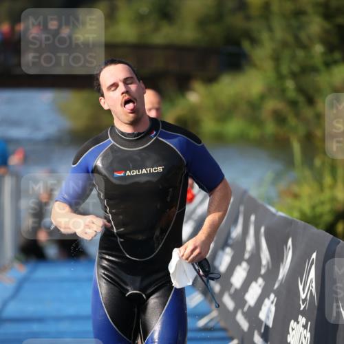 25.08.2024 - Elbe Triathlon Hamburg H.Heesch http://msf.ph/oto/6859742 25.08.2024 09:13:21 Schwimmen 220, 342, 410, 443 meine-sportfotos.de