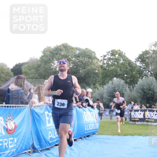 25.08.2024 - Elbe Triathlon Hamburg H.Heesch http://msf.ph/oto/6859750 25.08.2024 11:00:54 Ziel 173, 236, 440 meine-sportfotos.de
