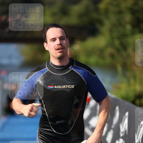 25.08.2024 - Elbe Triathlon Hamburg H.Heesch http://msf.ph/oto/6859767 25.08.2024 09:13:22 Schwimmen 220, 340, 342, 410, 443 meine-sportfotos.de