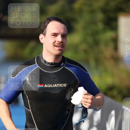 25.08.2024 - Elbe Triathlon Hamburg H.Heesch http://msf.ph/oto/6859789 25.08.2024 09:13:22 Schwimmen 220, 340, 342, 410, 443 meine-sportfotos.de