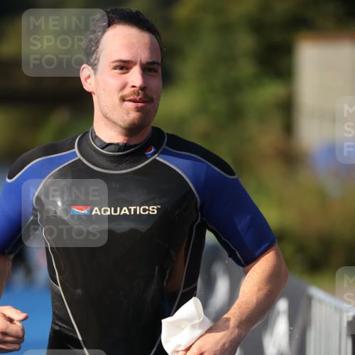 25.08.2024 - Elbe Triathlon Hamburg H.Heesch http://msf.ph/oto/6859799 25.08.2024 09:13:22 Schwimmen 220, 340, 342, 410, 443 meine-sportfotos.de