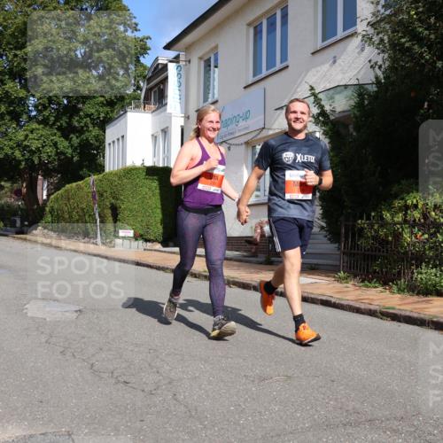 25.08.2024 - 20. Blankeneser Heldenlauf Strokosch-Dieckow http://msf.ph/oto/6859804 25.08.2024 09:59:59 Ziel 218, 219 meine-sportfotos.de