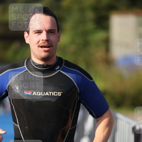 25.08.2024 - Elbe Triathlon Hamburg H.Heesch http://msf.ph/oto/6859806 25.08.2024 09:13:22 Schwimmen 220, 340, 342, 410, 443 meine-sportfotos.de