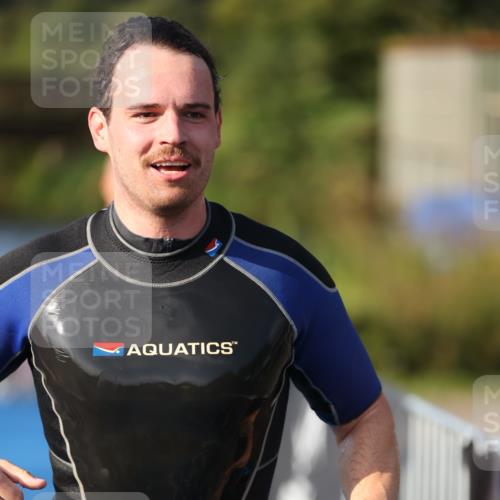 25.08.2024 - Elbe Triathlon Hamburg H.Heesch http://msf.ph/oto/6859809 25.08.2024 09:13:22 Schwimmen 220, 340, 342, 410, 443 meine-sportfotos.de