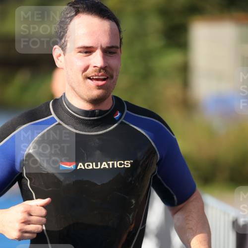 25.08.2024 - Elbe Triathlon Hamburg H.Heesch http://msf.ph/oto/6859810 25.08.2024 09:13:22 Schwimmen 220, 340, 342, 410, 443 meine-sportfotos.de