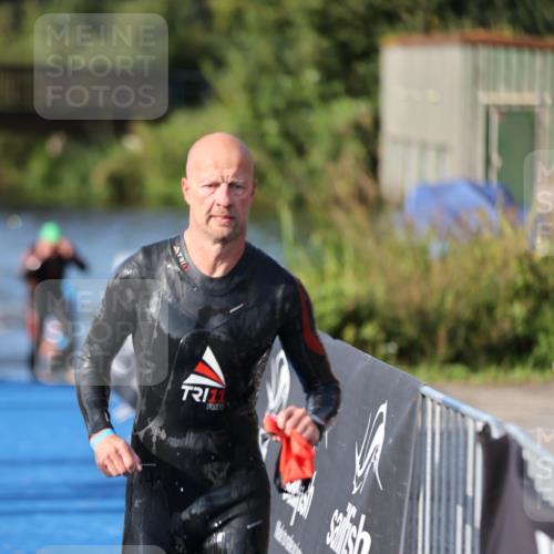 25.08.2024 - Elbe Triathlon Hamburg H.Heesch http://msf.ph/oto/6859815 25.08.2024 09:13:23 Schwimmen 220, 340, 342, 410, 443 meine-sportfotos.de
