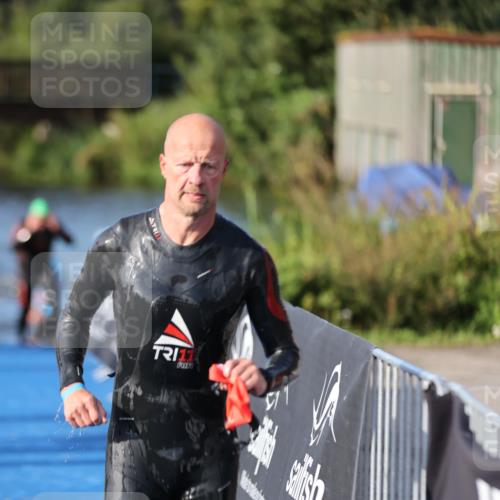 25.08.2024 - Elbe Triathlon Hamburg H.Heesch http://msf.ph/oto/6859816 25.08.2024 09:13:23 Schwimmen 220, 340, 342, 410, 443 meine-sportfotos.de