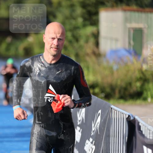 25.08.2024 - Elbe Triathlon Hamburg H.Heesch http://msf.ph/oto/6859826 25.08.2024 09:13:24 Schwimmen 220, 340, 342, 410, 443 meine-sportfotos.de