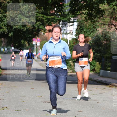 25.08.2024 - 20. Blankeneser Heldenlauf Strokosch-Dieckow http://msf.ph/oto/6859829 25.08.2024 10:00:38 Ziel 292, 293 meine-sportfotos.de