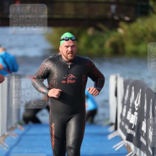 25.08.2024 - Elbe Triathlon Hamburg H.Heesch http://msf.ph/oto/6859854 25.08.2024 09:13:31 Schwimmen 220, 340, 342, 408, 410, 443 meine-sportfotos.de