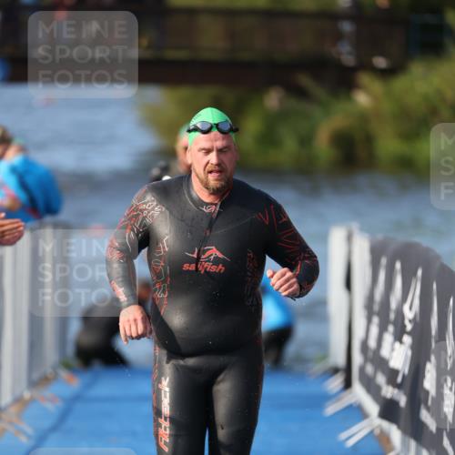 25.08.2024 - Elbe Triathlon Hamburg H.Heesch http://msf.ph/oto/6859861 25.08.2024 09:13:31 Schwimmen 220, 340, 342, 408, 410, 443 meine-sportfotos.de