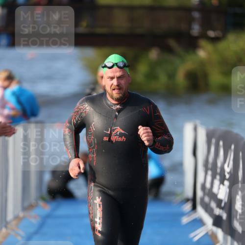 25.08.2024 - Elbe Triathlon Hamburg H.Heesch http://msf.ph/oto/6859870 25.08.2024 09:13:31 Schwimmen 220, 340, 342, 408, 410, 443 meine-sportfotos.de