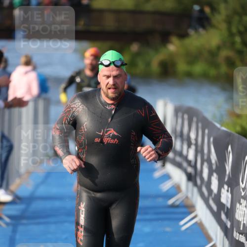25.08.2024 - Elbe Triathlon Hamburg H.Heesch http://msf.ph/oto/6859878 25.08.2024 09:13:33 Schwimmen 220, 340, 342, 408, 410, 443 meine-sportfotos.de