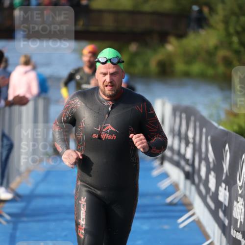 25.08.2024 - Elbe Triathlon Hamburg H.Heesch http://msf.ph/oto/6859881 25.08.2024 09:13:33 Schwimmen 220, 340, 342, 408, 410, 443 meine-sportfotos.de
