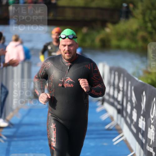 25.08.2024 - Elbe Triathlon Hamburg H.Heesch http://msf.ph/oto/6859885 25.08.2024 09:13:33 Schwimmen 220, 340, 342, 408, 410, 443 meine-sportfotos.de