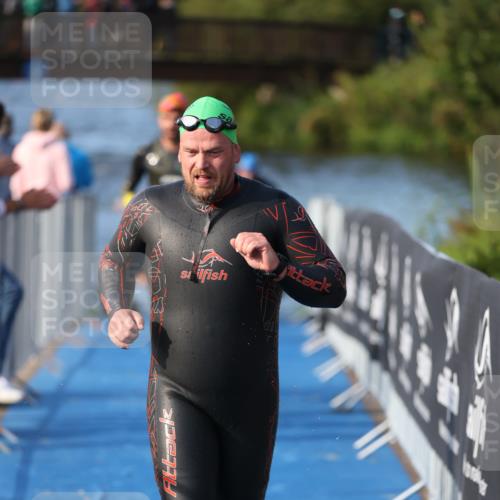 25.08.2024 - Elbe Triathlon Hamburg H.Heesch http://msf.ph/oto/6859893 25.08.2024 09:13:33 Schwimmen 220, 340, 342, 408, 410, 443 meine-sportfotos.de