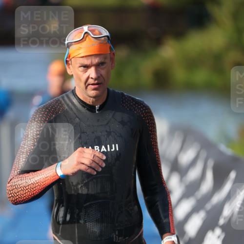 25.08.2024 - Elbe Triathlon Hamburg H.Heesch http://msf.ph/oto/6860006 25.08.2024 09:13:47 Schwimmen 340, 342, 349, 408, 420, 440 meine-sportfotos.de