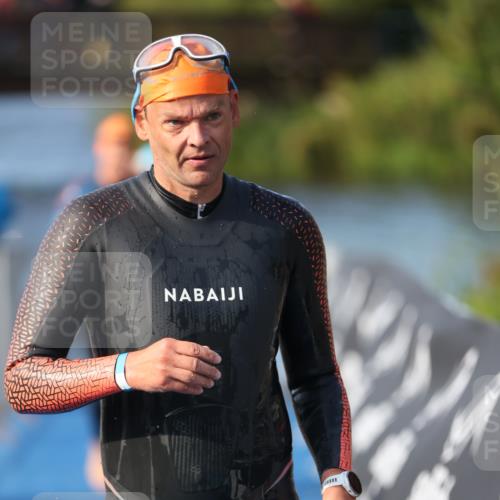 25.08.2024 - Elbe Triathlon Hamburg H.Heesch http://msf.ph/oto/6860012 25.08.2024 09:13:47 Schwimmen 340, 342, 349, 408, 420, 440 meine-sportfotos.de