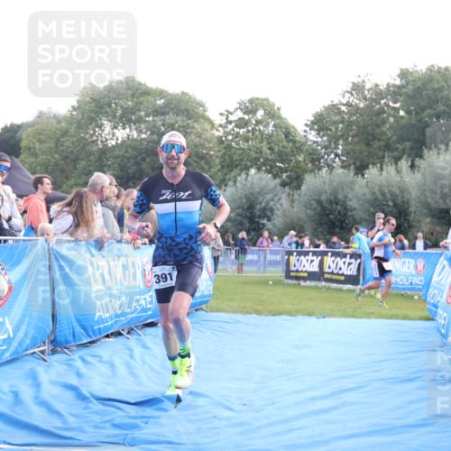 25.08.2024 - Elbe Triathlon Hamburg H.Heesch http://msf.ph/oto/6860013 25.08.2024 11:01:13 Ziel 391 meine-sportfotos.de