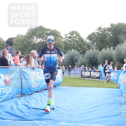 25.08.2024 - Elbe Triathlon Hamburg H.Heesch http://msf.ph/oto/6860021 25.08.2024 11:01:13 Ziel 391 meine-sportfotos.de