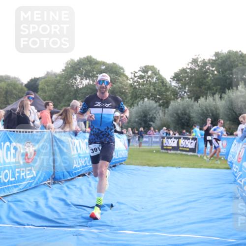 25.08.2024 - Elbe Triathlon Hamburg H.Heesch http://msf.ph/oto/6860025 25.08.2024 11:01:13 Ziel 391 meine-sportfotos.de