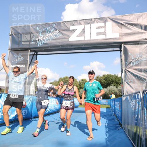 25.08.2024 - Elbe Triathlon Hamburg H.Heesch http://msf.ph/oto/6860030 25.08.2024 16:36:02 Ziel  meine-sportfotos.de