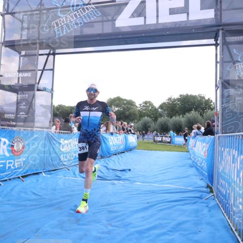 25.08.2024 - Elbe Triathlon Hamburg H.Heesch http://msf.ph/oto/6860080 25.08.2024 11:01:14 Ziel 391 meine-sportfotos.de