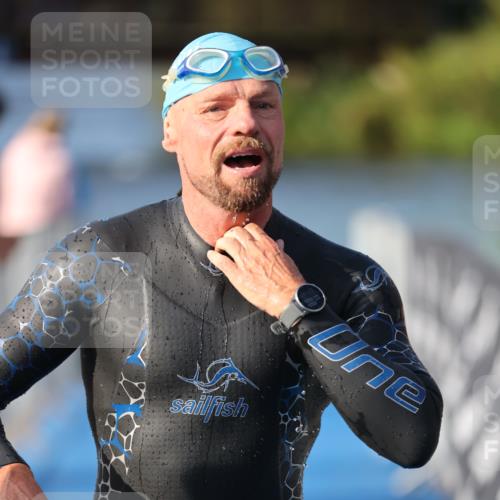 25.08.2024 - Elbe Triathlon Hamburg H.Heesch http://msf.ph/oto/6860083 25.08.2024 09:13:54 Schwimmen 340, 349, 367, 408, 420, 440 meine-sportfotos.de